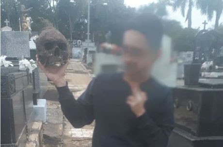 Photo of MINAS GERAIS-Jovens são presos por pegar crânio em túmulo para tirar ‘selfie’