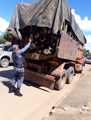 Photo of QUERÊNCIA-Carga de madeira ilegal é apreendida pela Polícia Militar