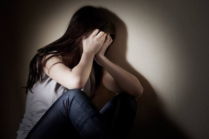 Photo of Mãe ouve choro e flagra pai estuprando a filha de 14 anos em cidade de MT