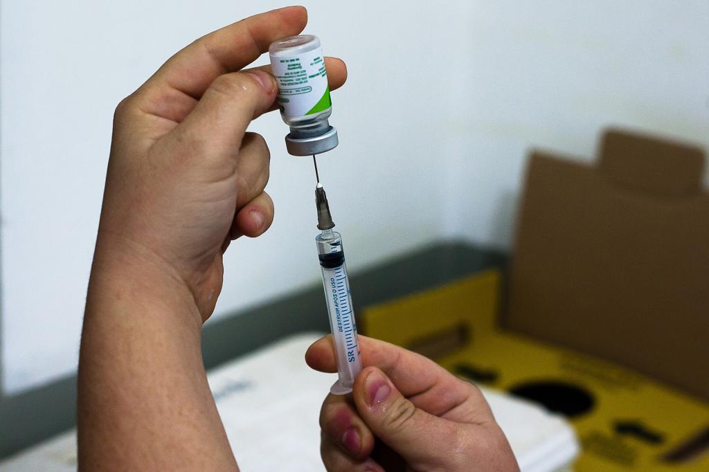Photo of 1º Lote da vacina chega em Mato Grosso às 16h35; Logística para distribuição já está preparada