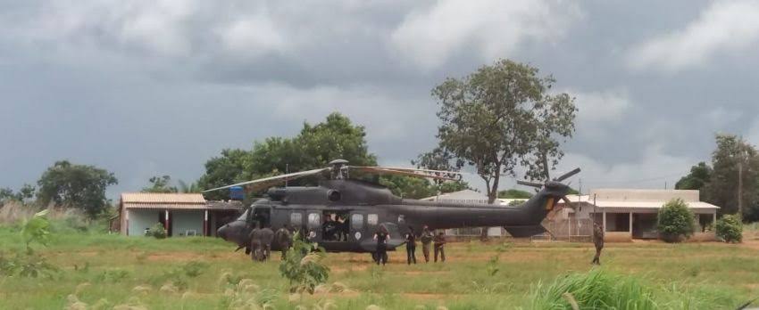 Photo of Helicóptero do Exército pousa na Agrovila Central do P. A. Jaraguá em Água Boa