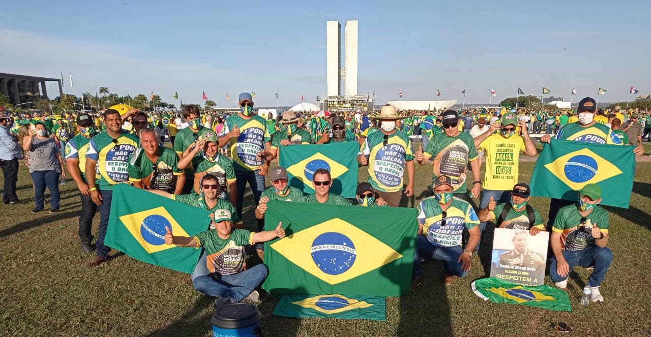 Photo of Comitiva de Querência em Brasília no Manifesto Brasil Verde e Amarelo ; Vídeo