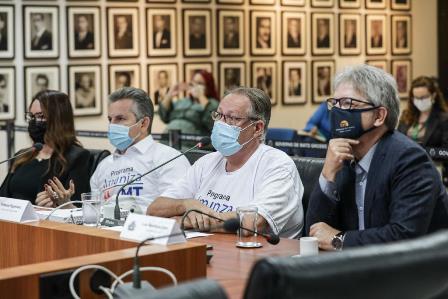 Photo of Governo de MT vai destinar R$ 65 milhões para que municípios acelerem imunização