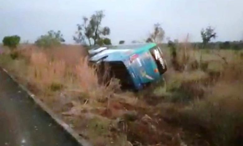Photo of Tombamento de ônibus da empresa Rio Novo quase provoca uma tragédia na MT-240, em Água Boa (vídeo)