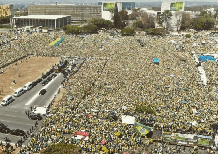 Photo of Público em ato pró-Bolsonaro na Esplanada chegou a 400 mil pessoas, avalia PM