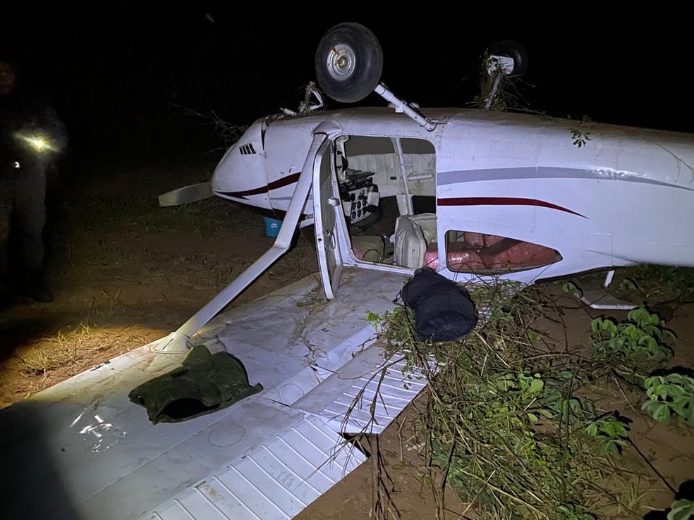 Photo of Avião com quase 300 kg de cocaína que saiu da Bolívia cai em MT e piloto é preso