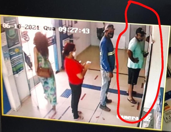 Photo of Canarana- Vídeo compartilhado em grupos do WhatsApp mostra homem se apossando de carteira esquecida em Lotérica
