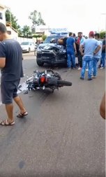 Photo of Rondonópolis -” Empinador de moto ” bate em viatura da Polícia Civil  e quebra a perna; Vídeo