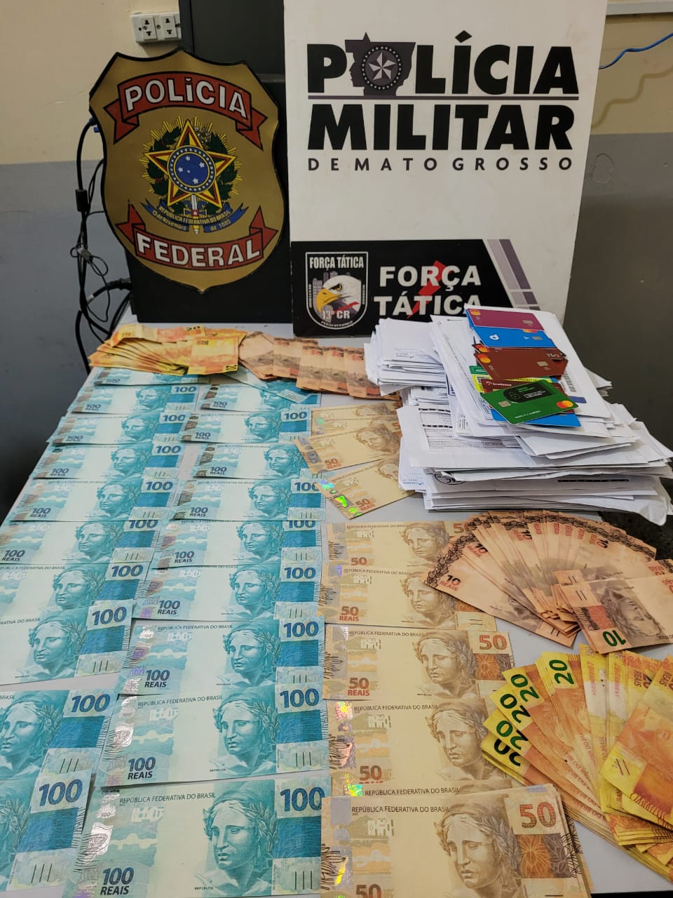 Photo of Polícia Federal apreende R$ 5,9 mil em dinheiro falso, correspondências e cartões bancários com apoio da FT