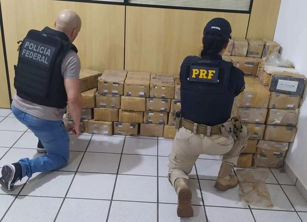 Photo of Água Boa- PRF apreende mais de meia tonelada de drogas em fundo falso de caminhão na BR-158