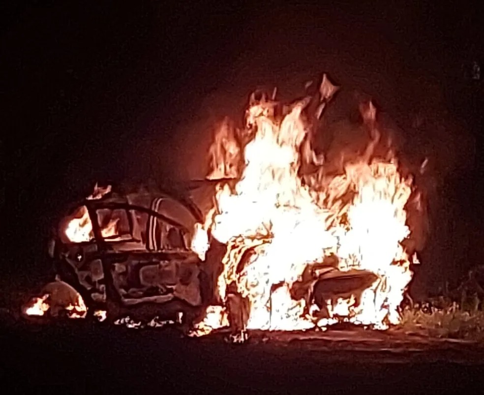 Photo of MT- Marido ciumento coloca fogo na carro para impedir que mulher vá embora