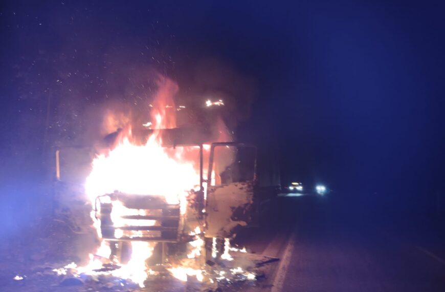 Photo of MT- Assista motorista em desespero ao ver carreta ser consumida pelas chamas na BR-364