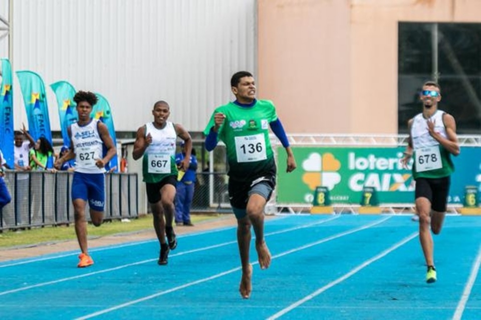 Photo of ‘Bolt mato-grossense’: sem dinheiro, jovem corre descalço e vence prova no Brasileiro de Atletismo sub-20