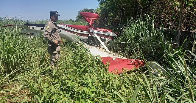 Photo of Avião monomotor cai em Aragarças e deixa piloto ferido