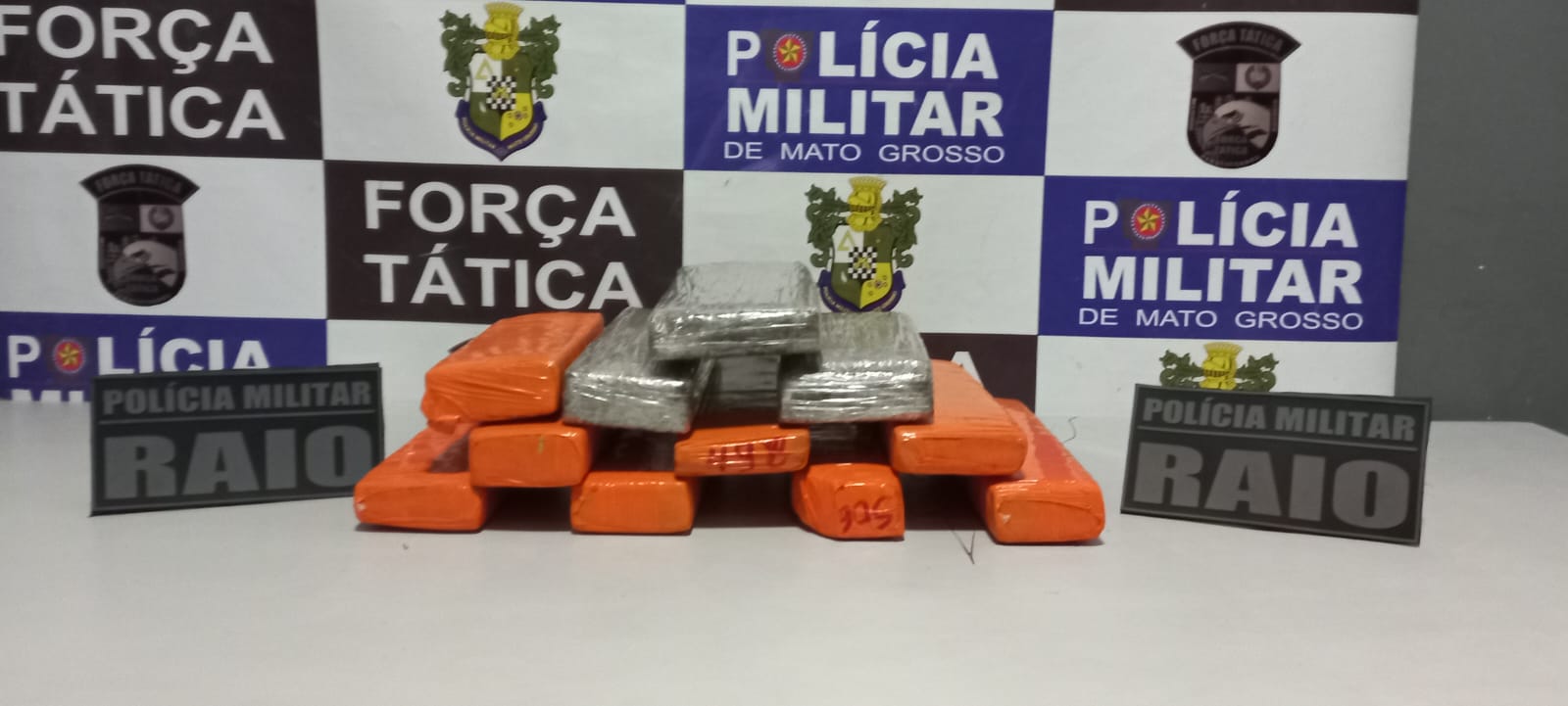 Photo of Polícia Militar apreende dez quilos de maconha e prende irmãos por uso de drogas e residência em Rondonópolis