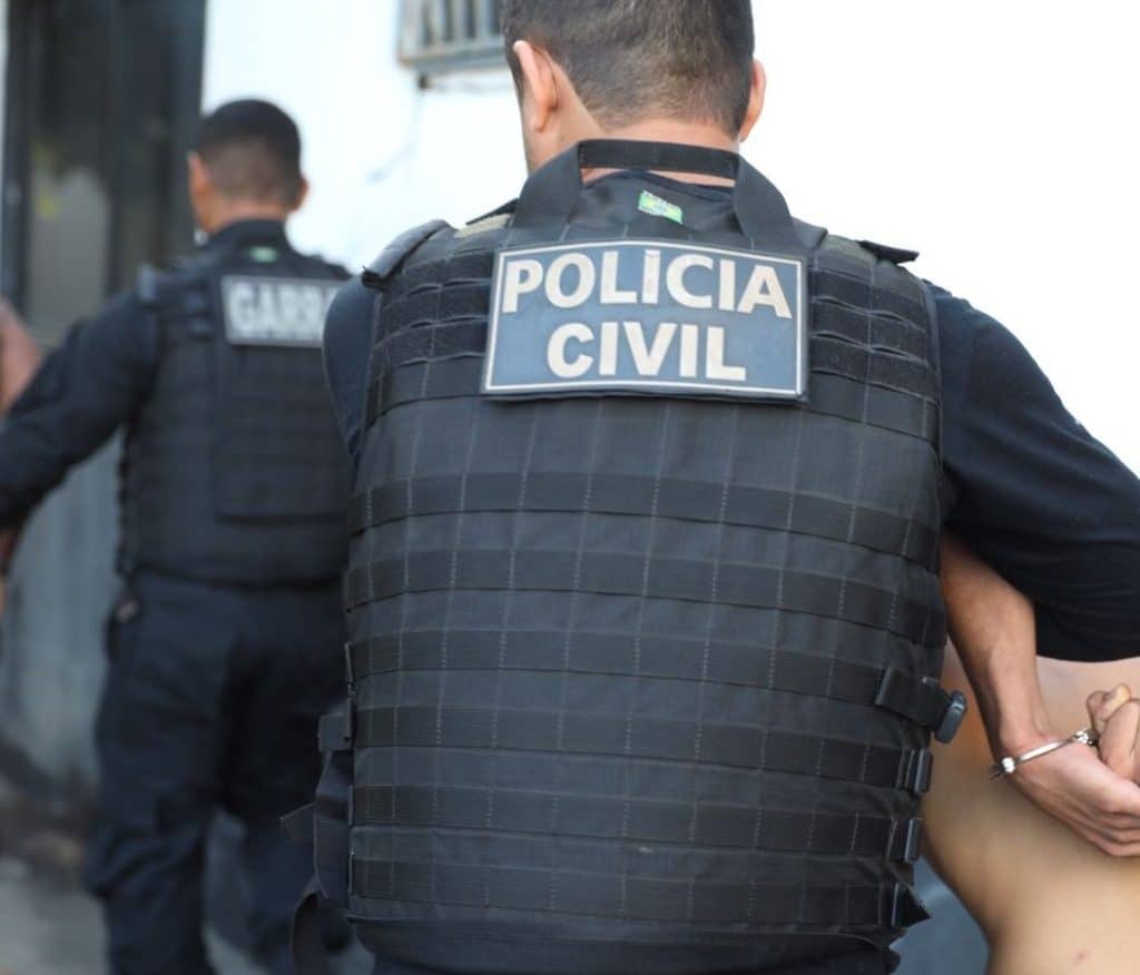 Photo of Procurado pelo crime de estupro contra três netas, foragido é preso pela Polícia Civil em Confresa