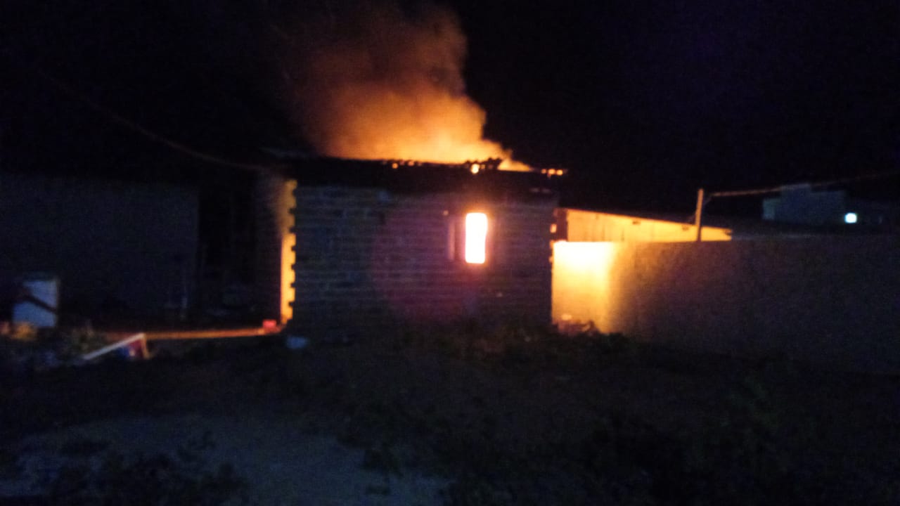 Photo of Querência – Casa pega fogo no Setor Bela Vista