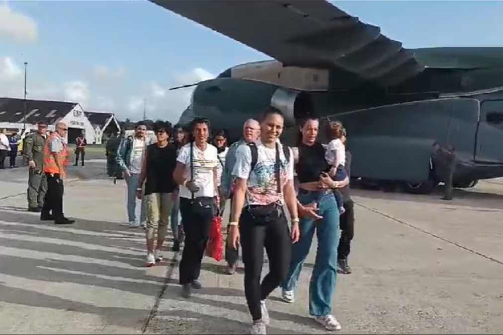 Photo of Terceiro avião com 69 repatriados de guerra em Israel chega ao Brasil