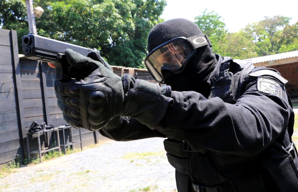 Photo of Policial procurado por homicídios de moradores de rua em Rondonópolis, se apresenta à Polícia Civil
