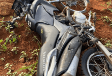 Photo of Querência –  Motocicleta é encontrada jogada em terreno baldio