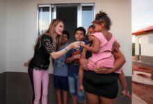 Photo of Primeira-dama de MT visita Ribeirão Cascalheira para entrega de casas do programa SER Família Habitação – Faixa Zero