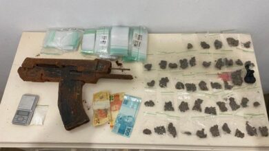 Photo of Barra do Garças: Polícia Militar prende duas pessoas por tráfico de drogas e apreende submetralhadora