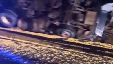 Photo of Querência: Carreta carregada  tomba na MT-243