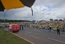Photo of Raio atinge poste e deixa dezenas de feridos durante marcha “Acorda Brasil”